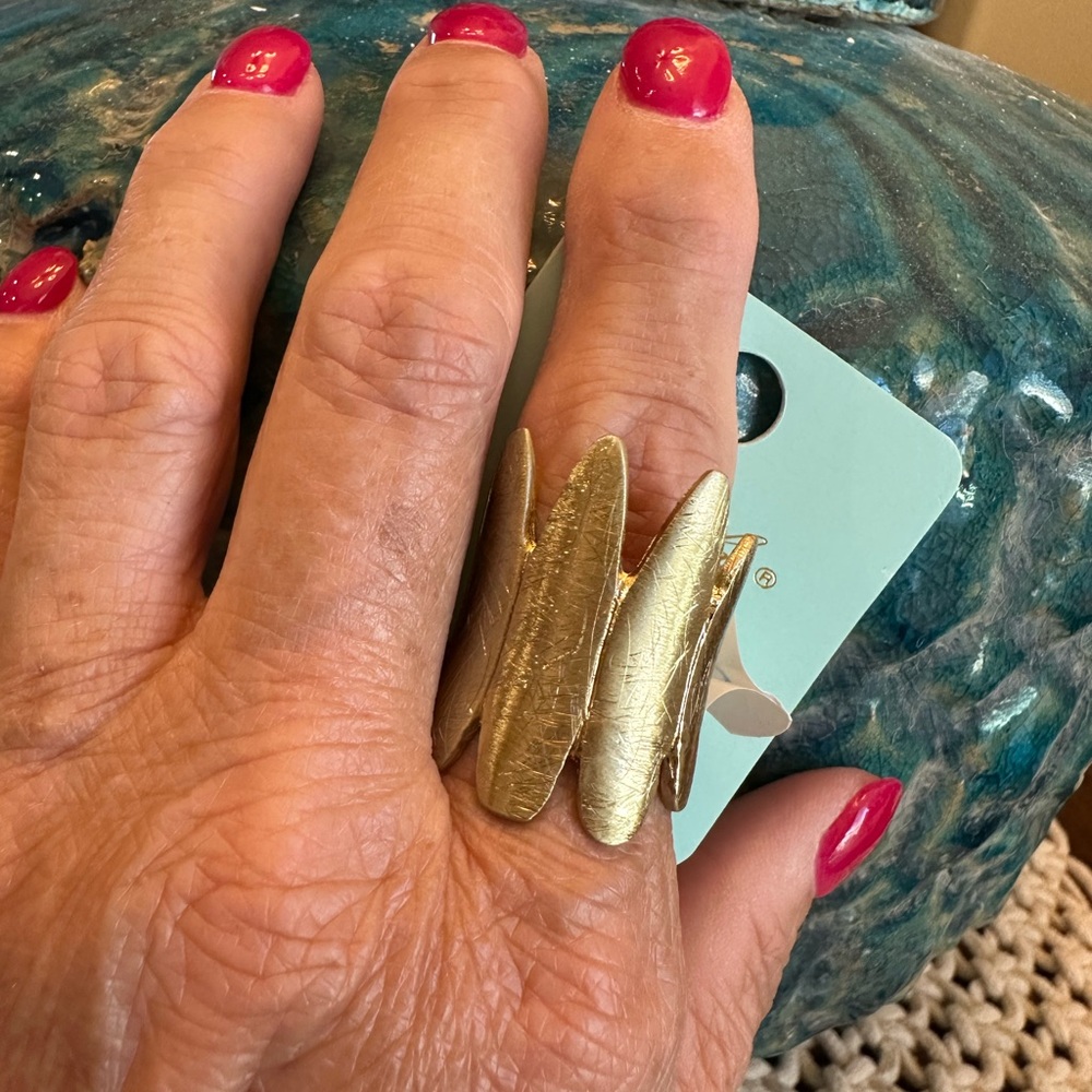 And Lovely Elegant Gold Leaf‎ Women's Ring size 8 NWT
